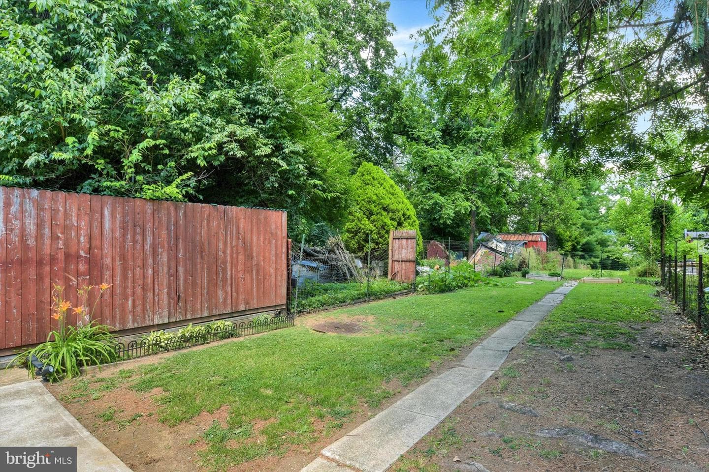 139 N East St photo 20