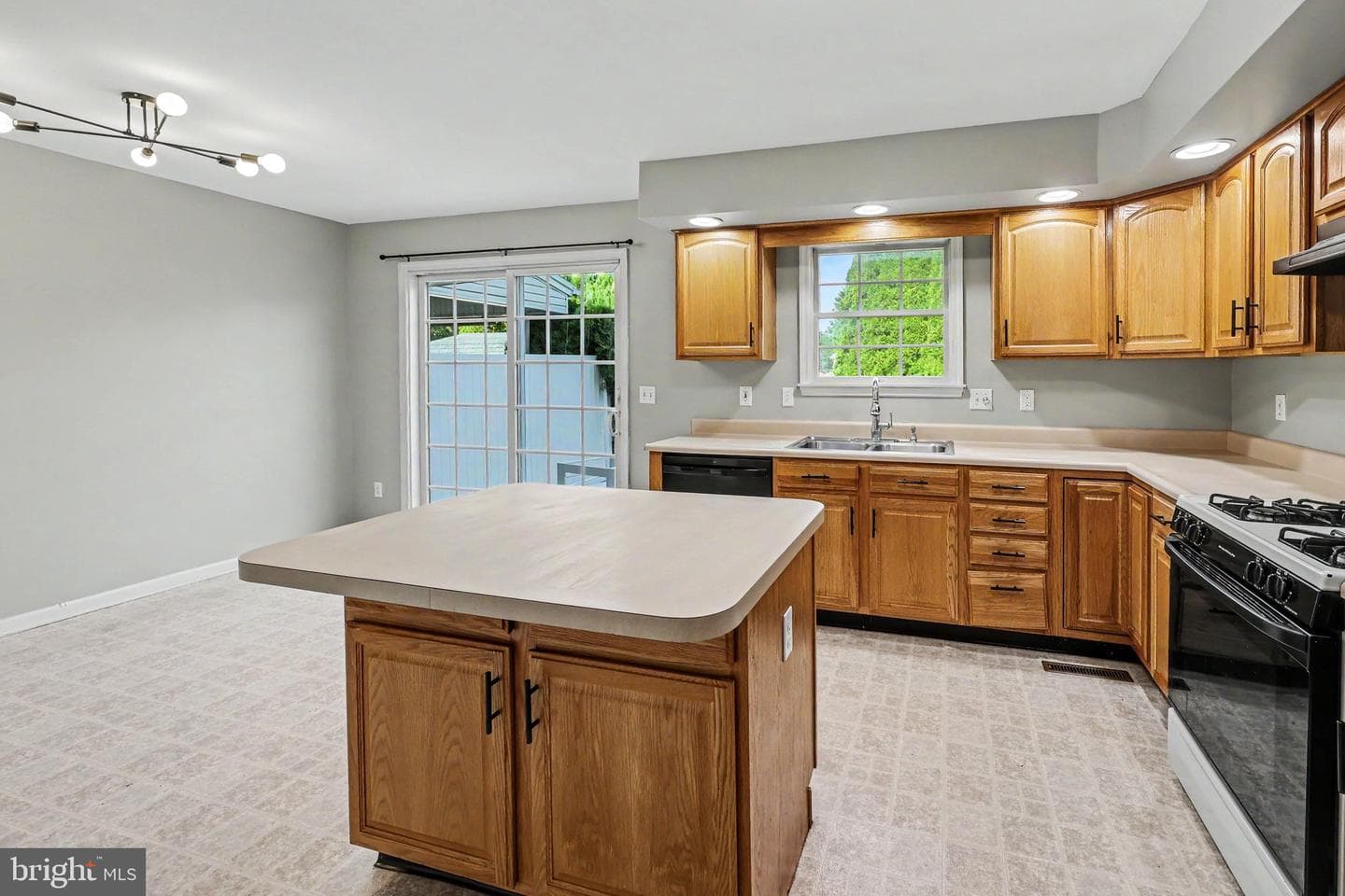 57 Nottingham Drive photo 11