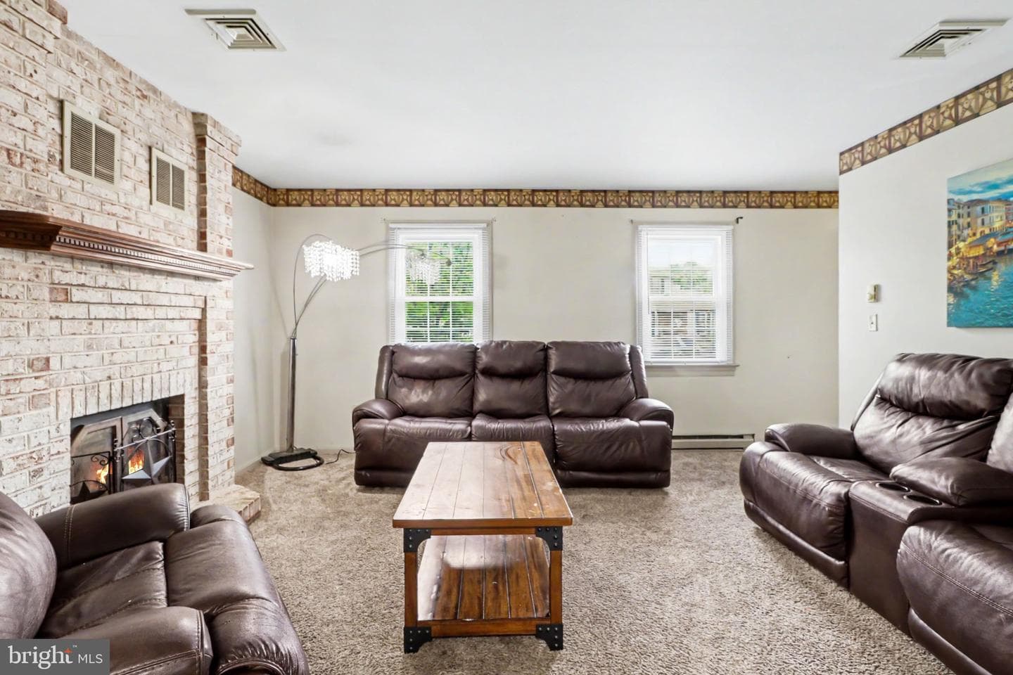 6 Kingswood Drive photo 4