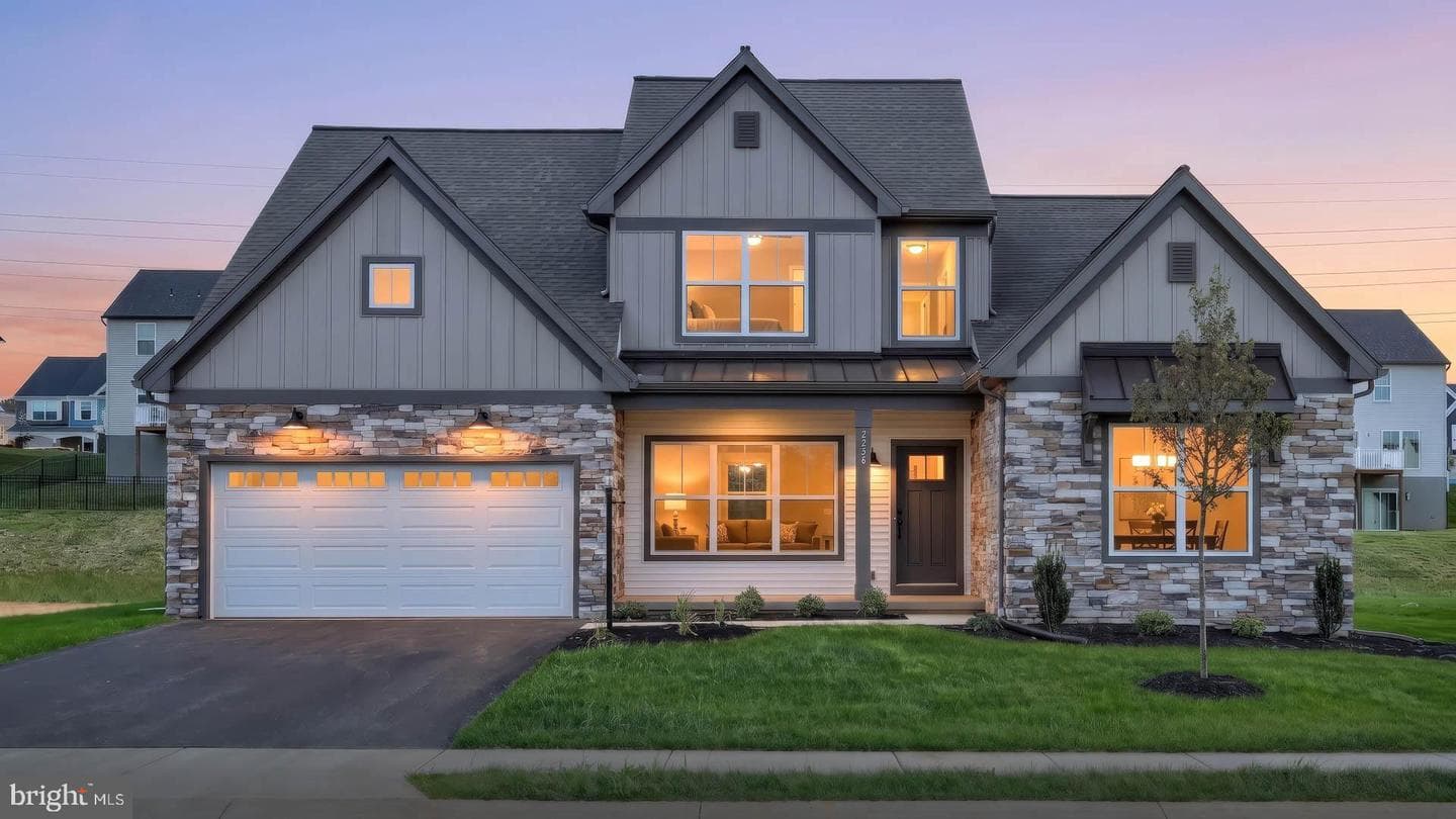 2236 S Autumn Chase Drive, Mechanicsburg