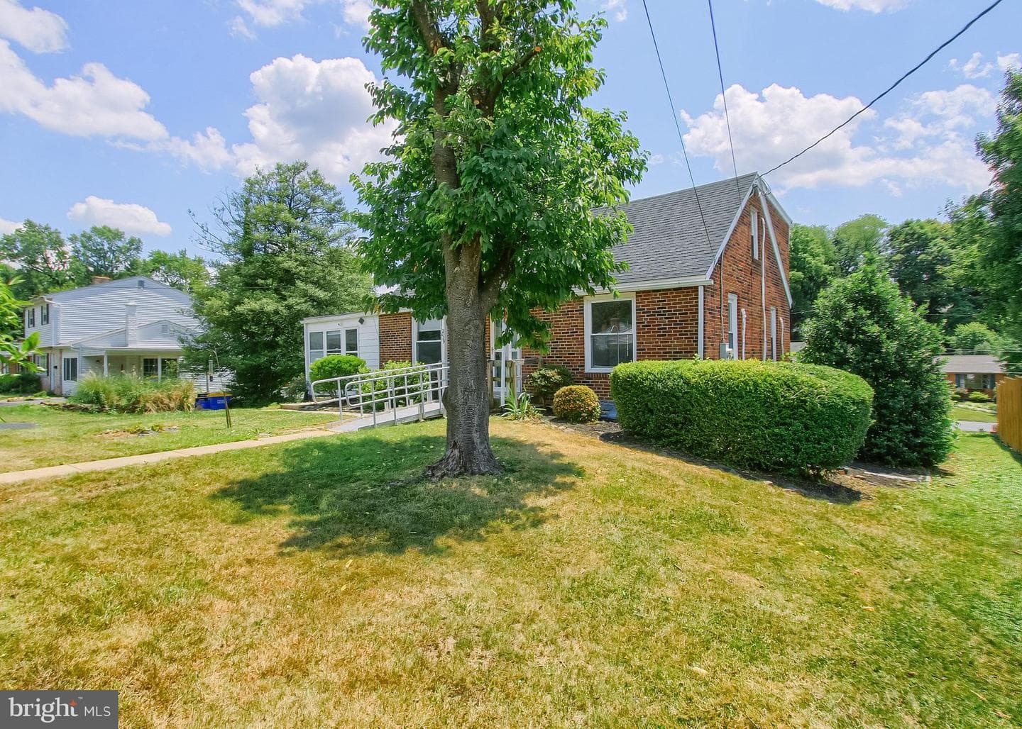 2029 Clarendon St photo 4