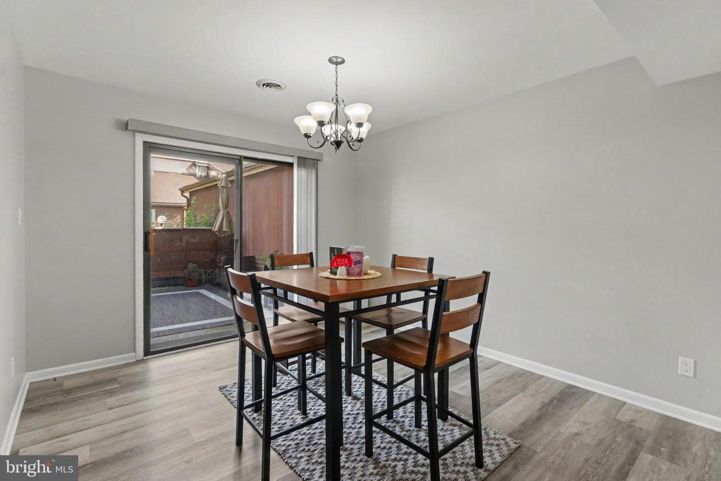 223 Lee Ct photo 8