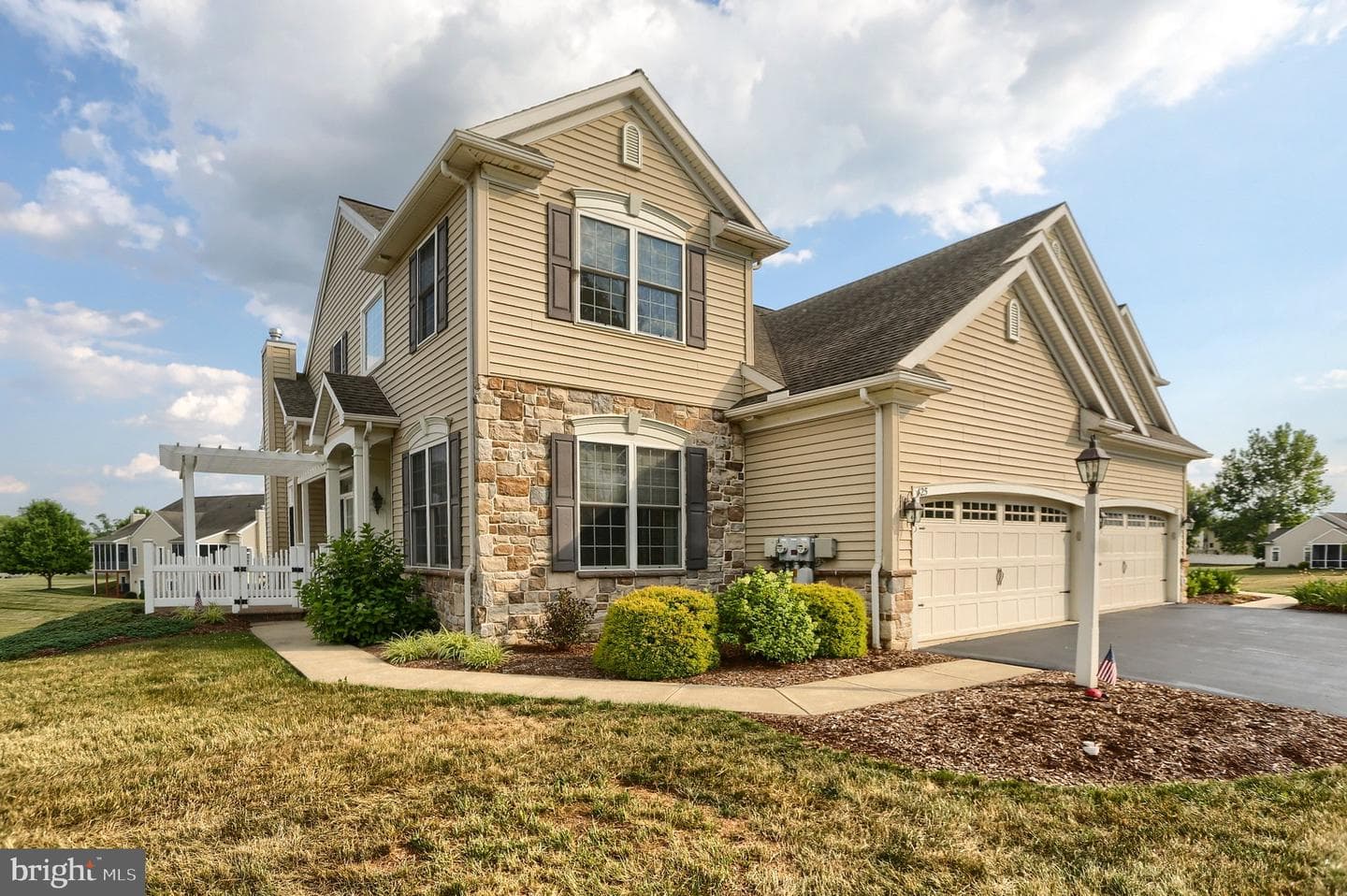 425 Carmella Dr photo 3