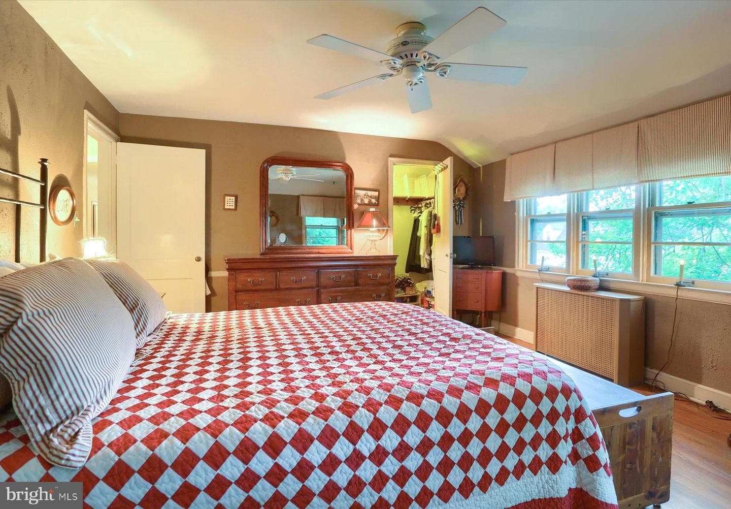 221 Bailey Street photo 23