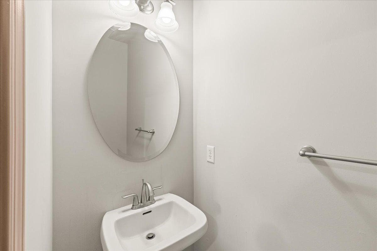 140 Ashford Way photo 10