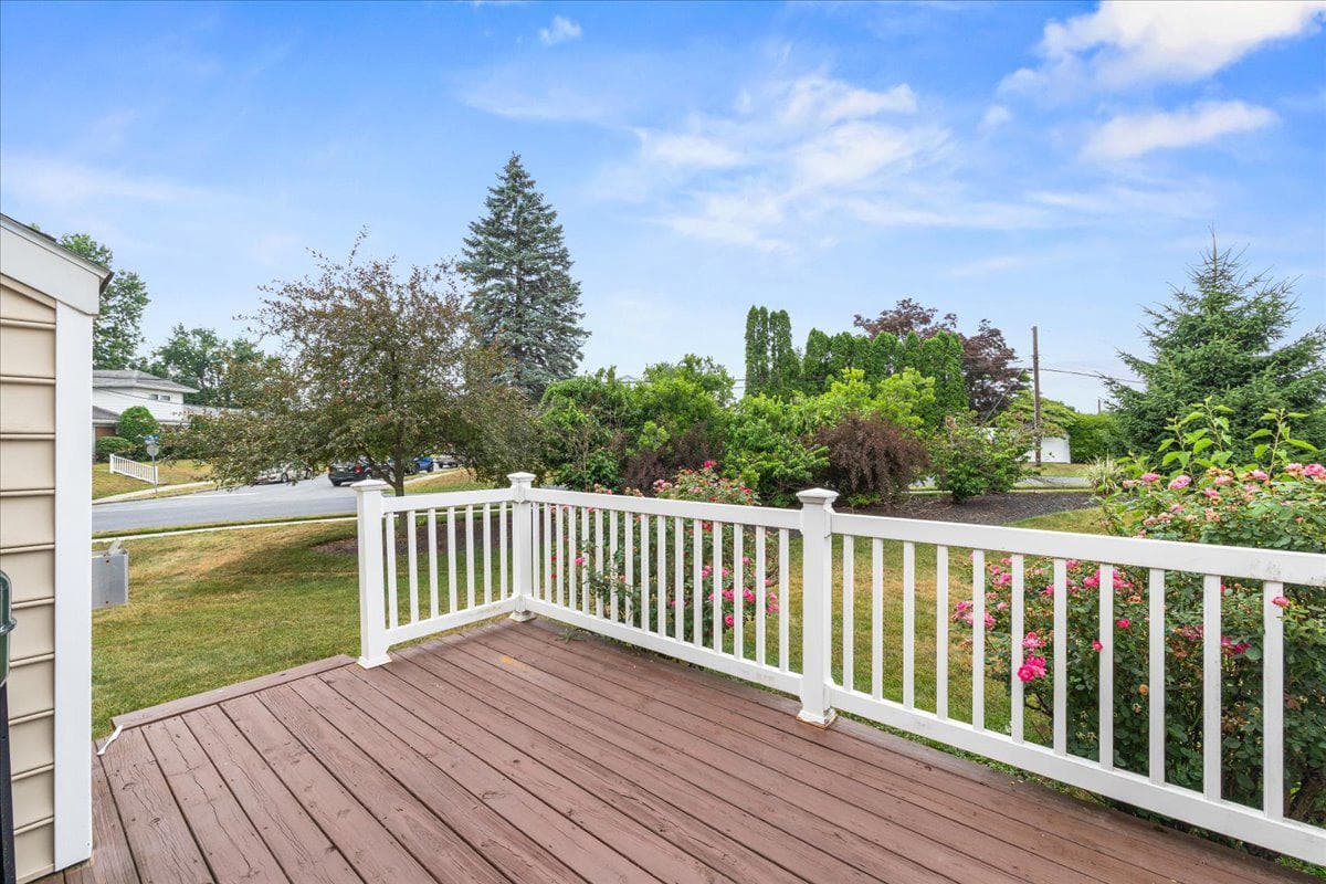 140 Ashford Way photo 28