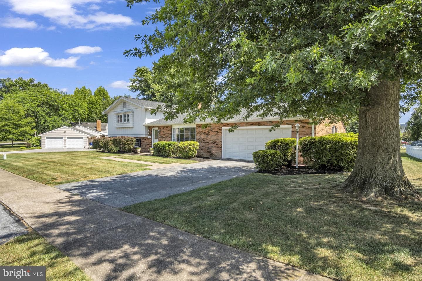 306 E Elmwood Avenue photo 32