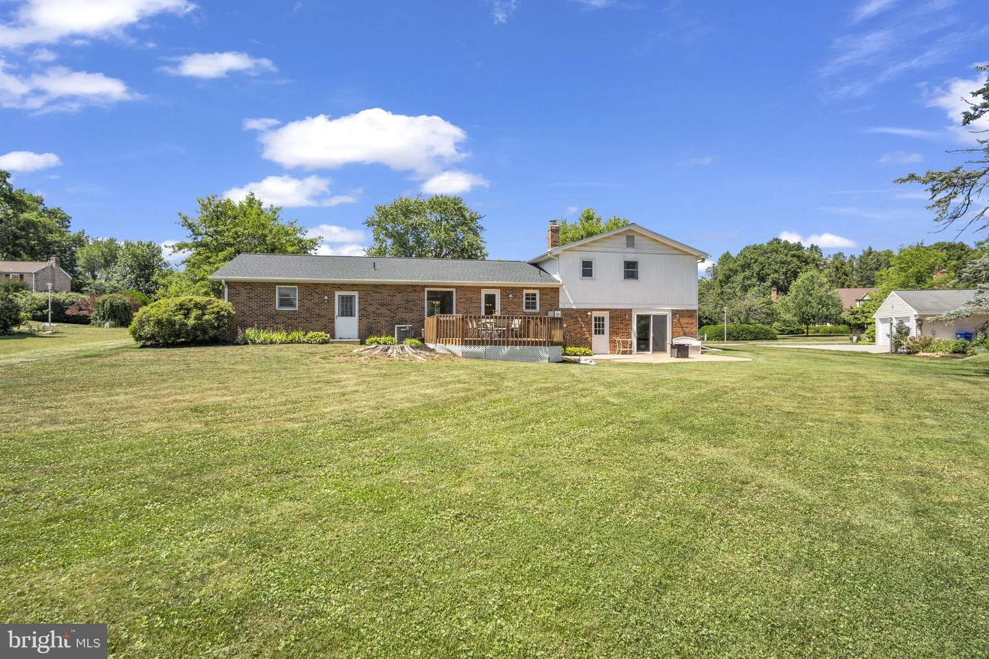 306 E Elmwood Avenue photo 33