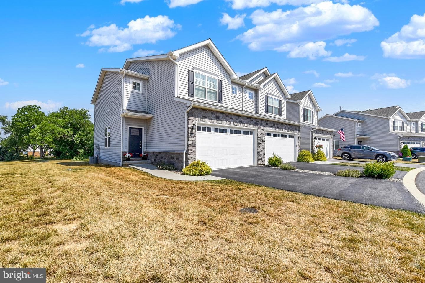525 Joseph Court photo 3