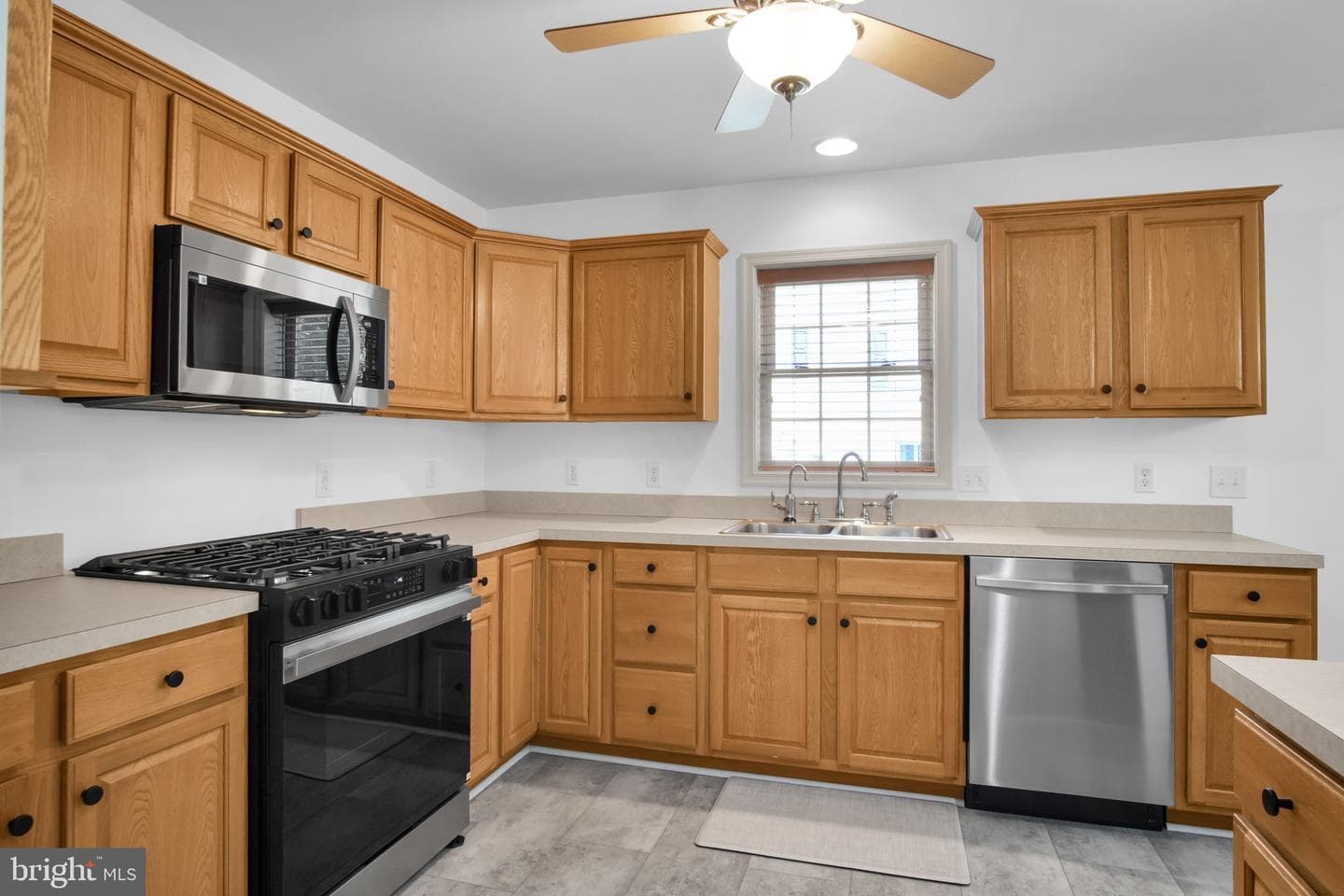 42 Ridge Avenue photo 6
