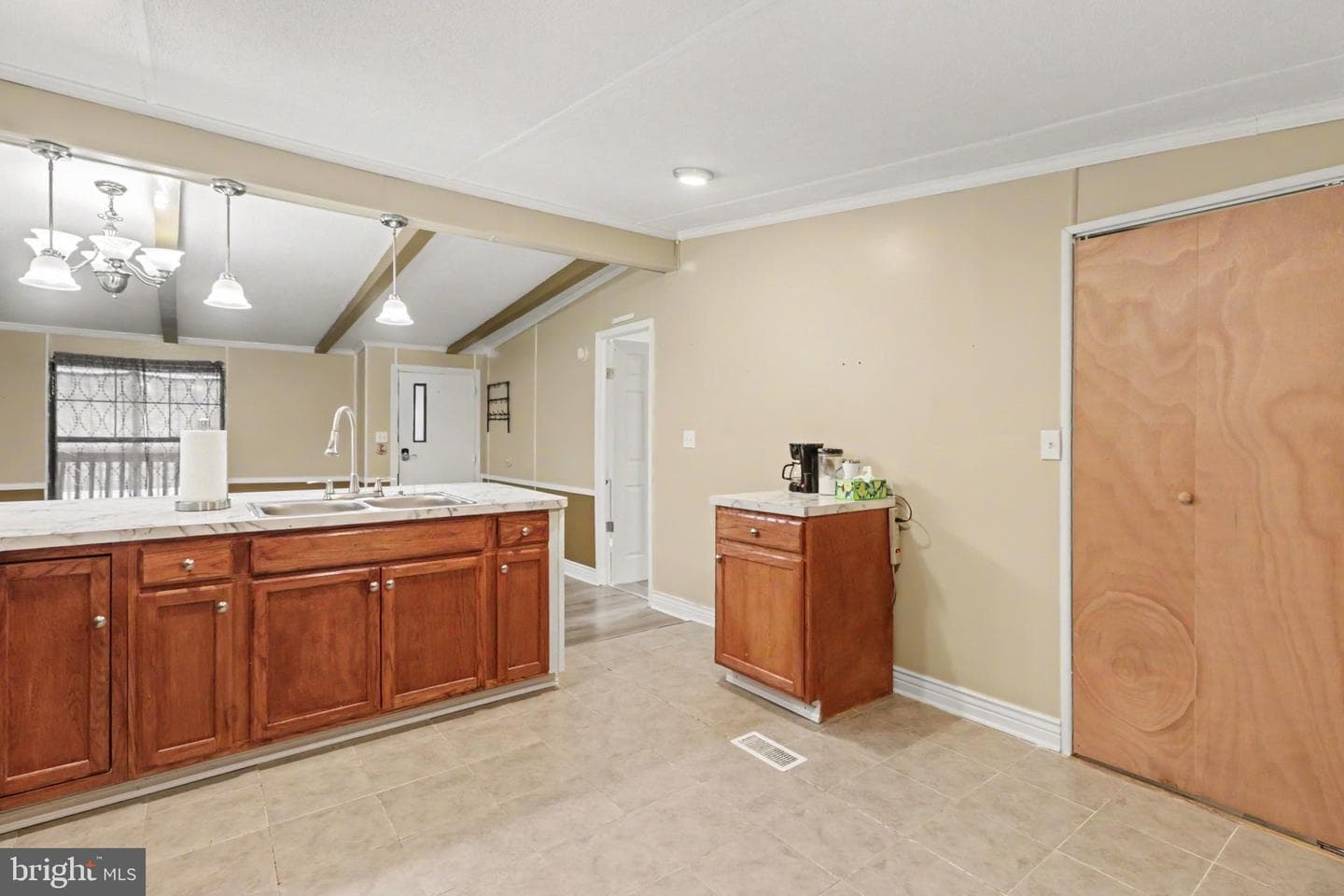 22 Magnolia Lane photo 11