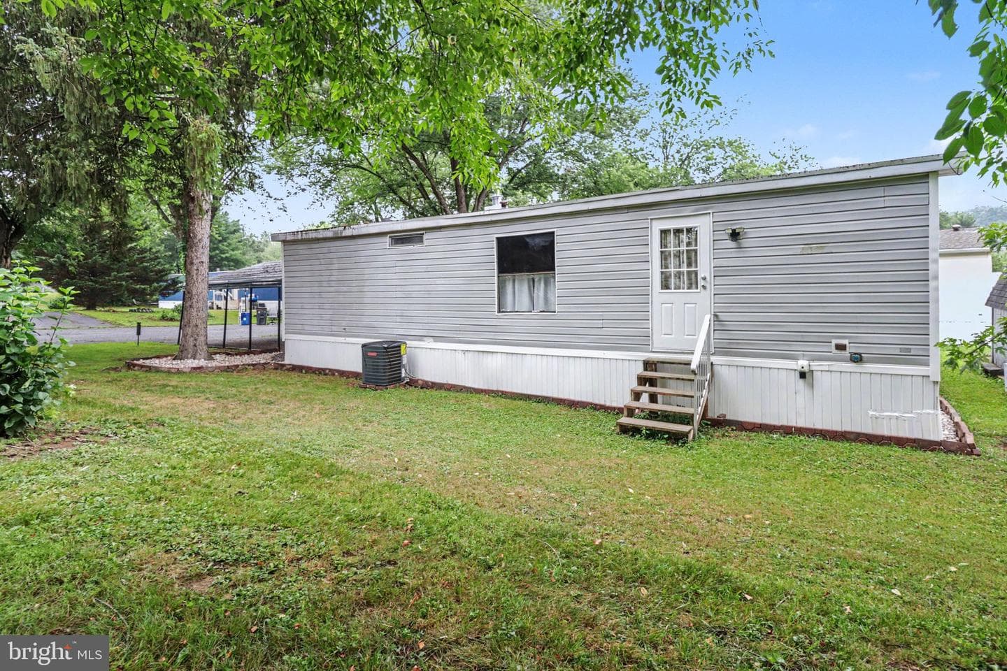 22 Magnolia Lane photo 3