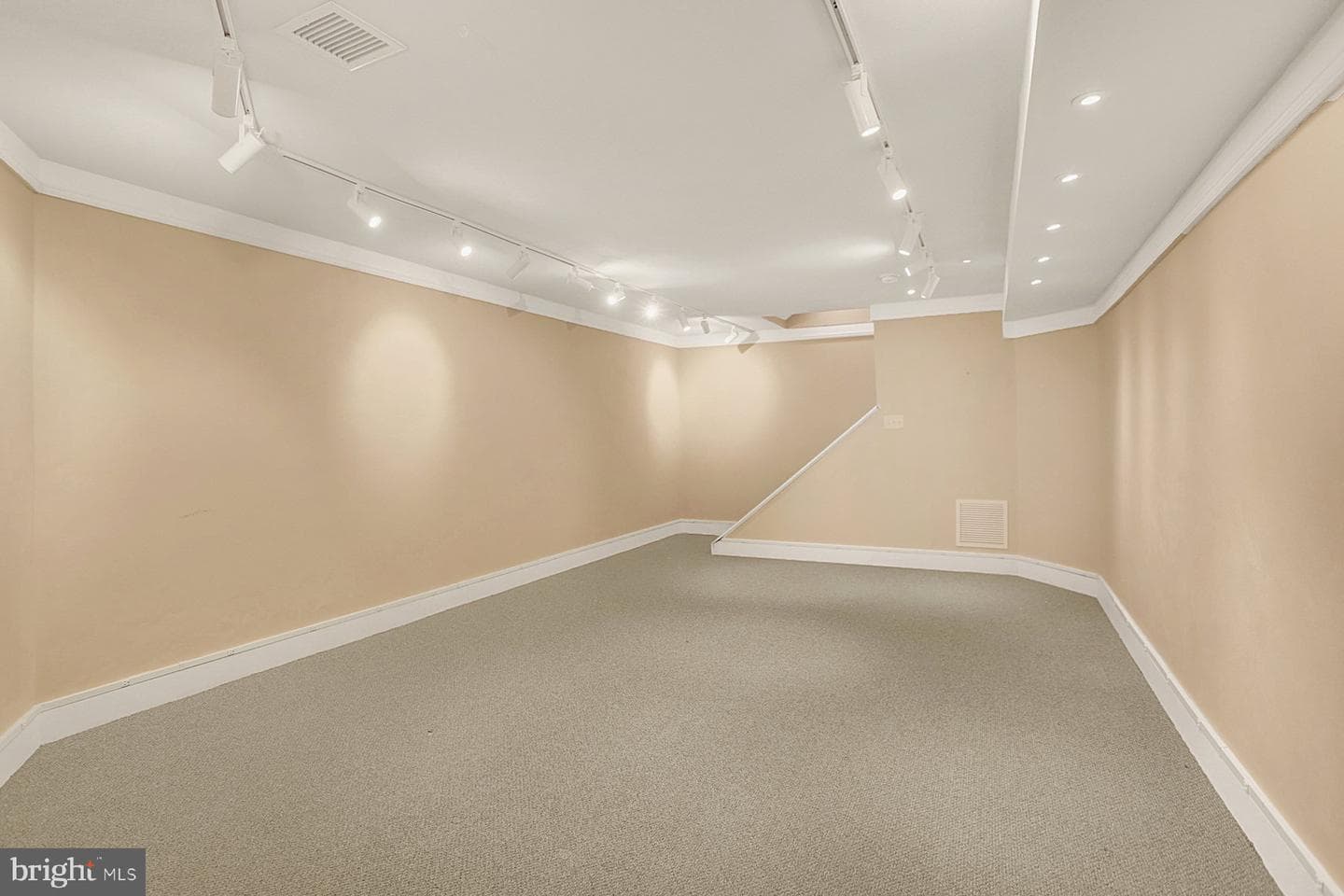 6352 Bennington Road photo 17