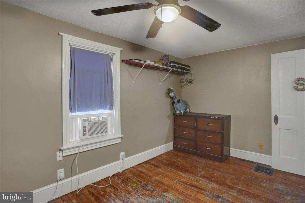 323 E Garfield Street photo 24