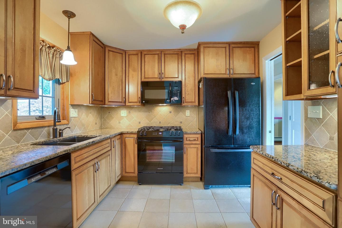 23 Columbia Drive photo 12