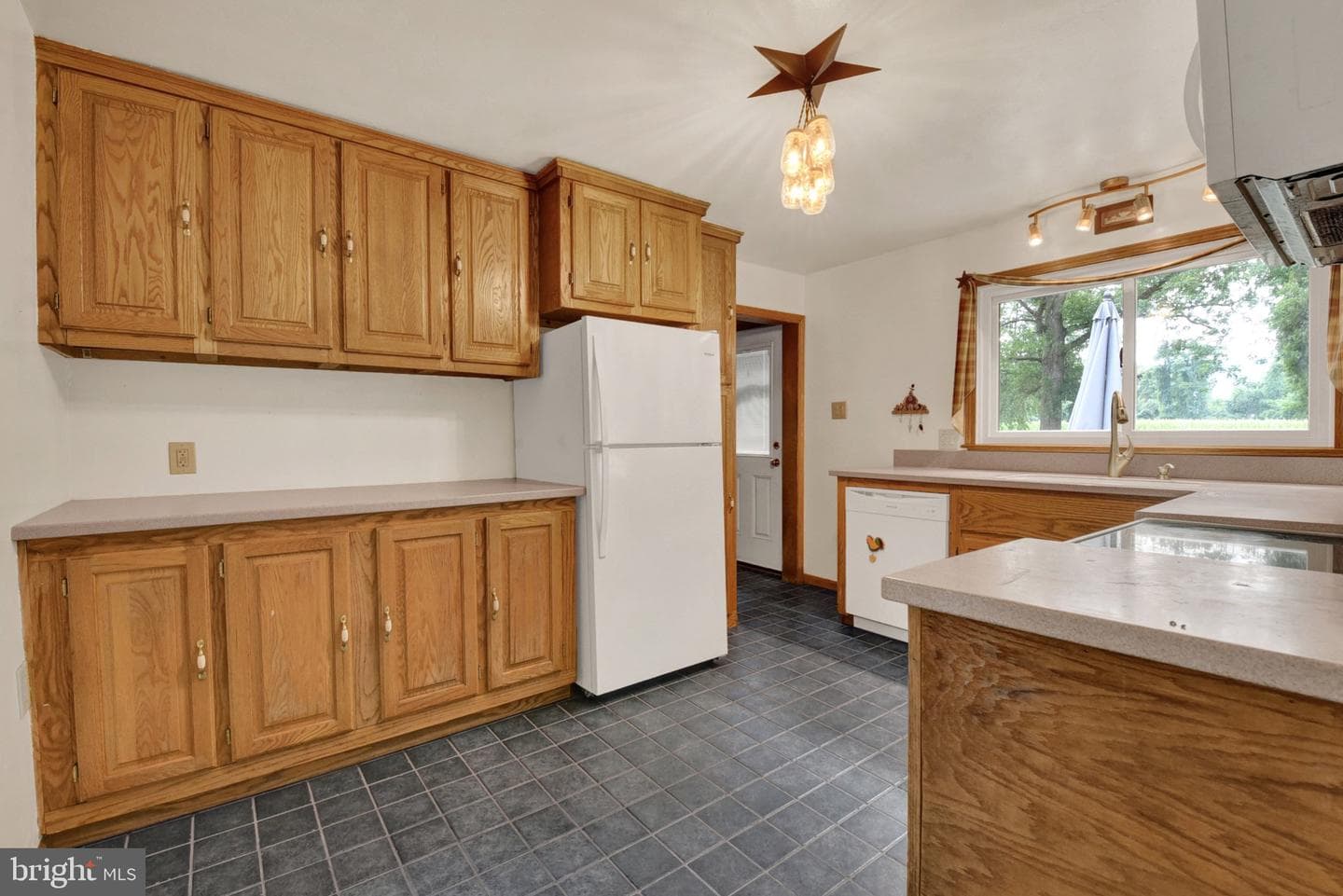 405 Pine Road photo 16