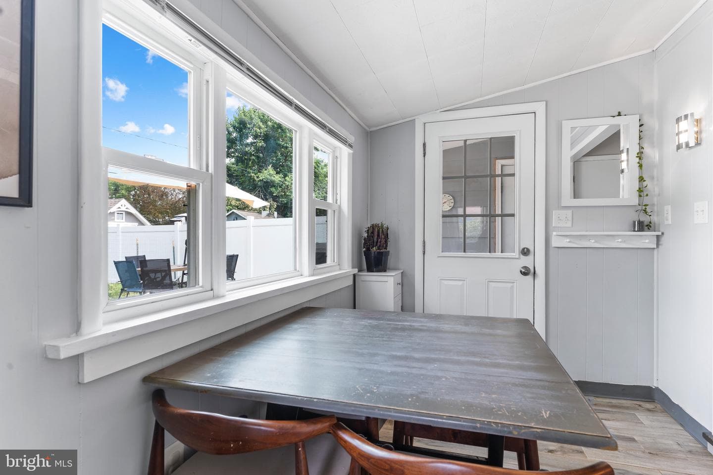 329 Charles Road photo 27