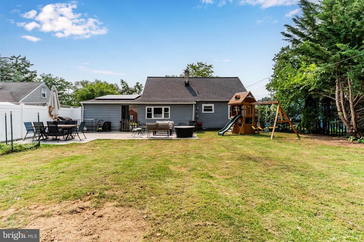 329 Charles Road photo 28