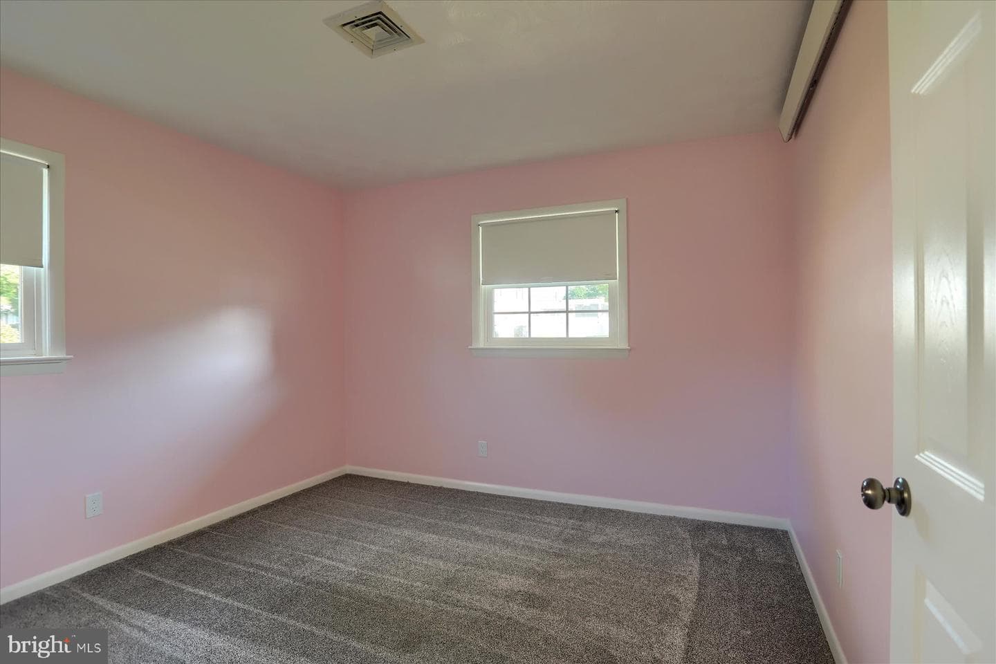 212 W Courtland Avenue photo 22
