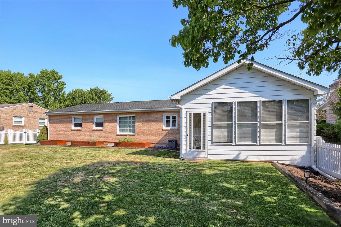 212 W Courtland Avenue photo 37
