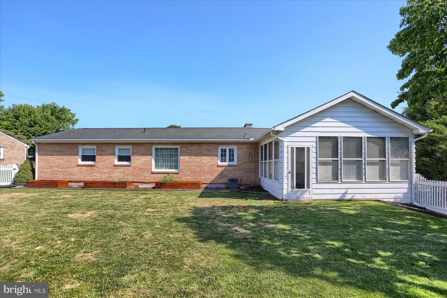 212 W Courtland Avenue photo 38