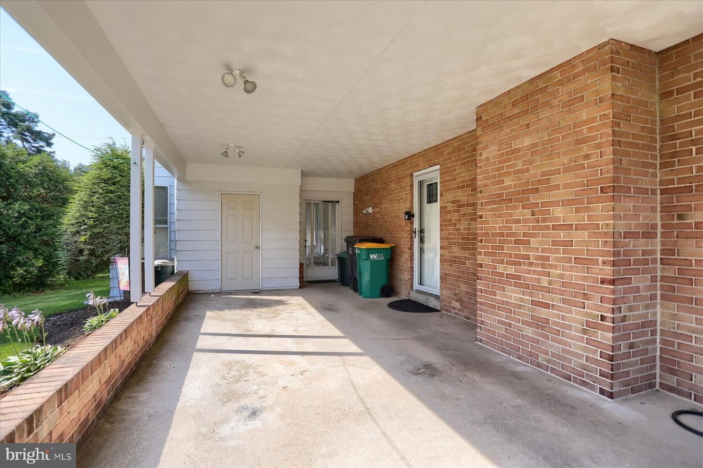 212 W Courtland Avenue photo 4