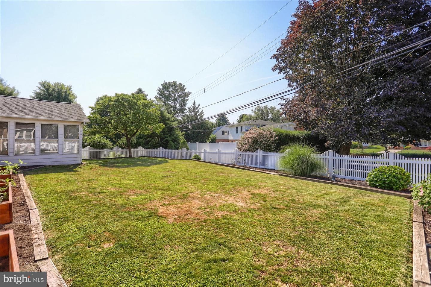 212 W Courtland Avenue photo 40