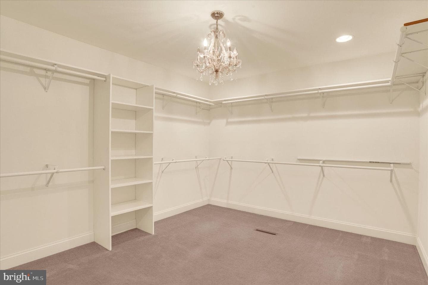 807 Genevieve Drive photo 18