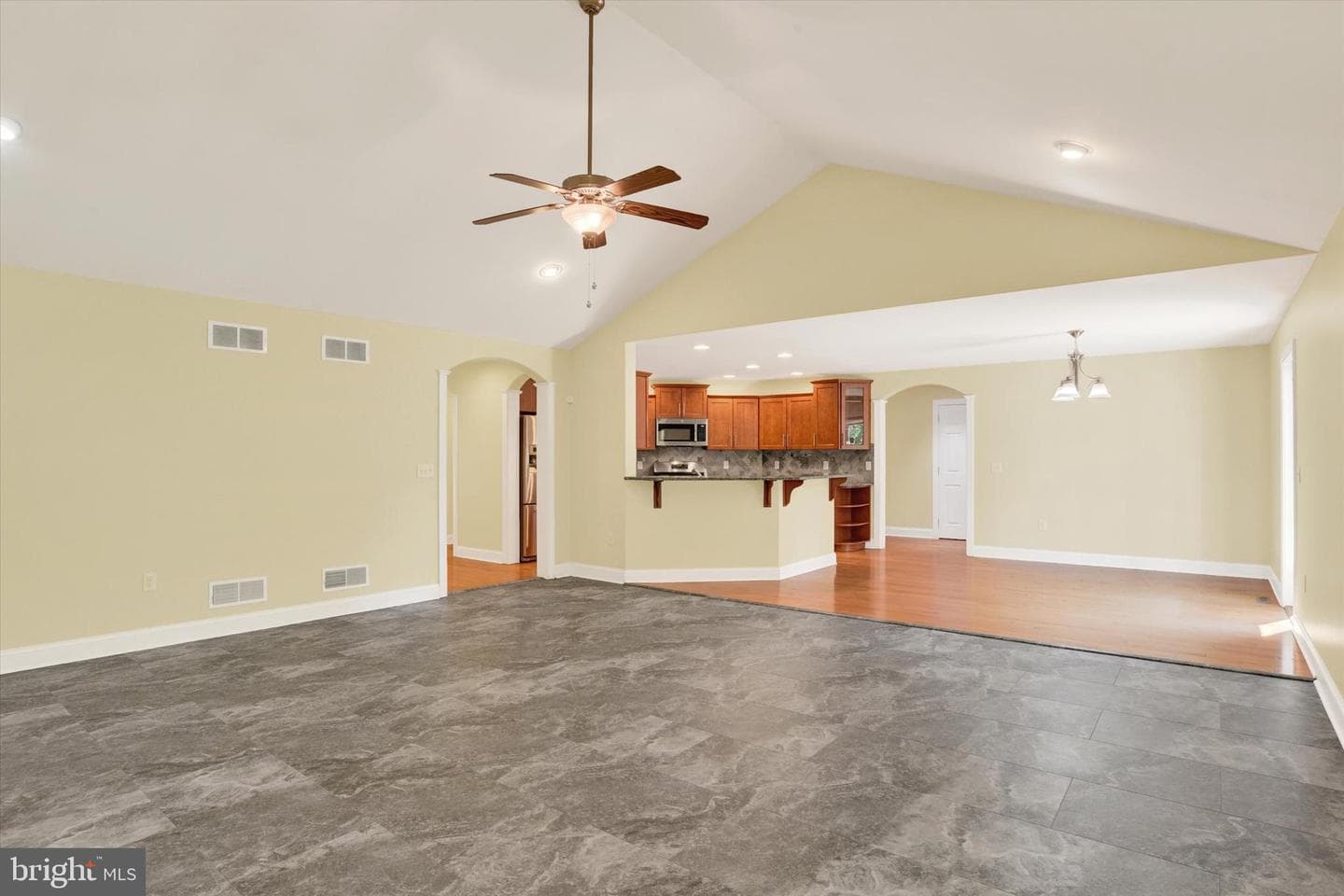 807 Genevieve Drive photo 8