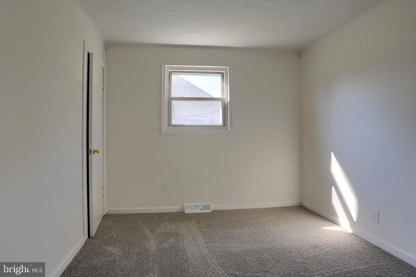 204 S Locust Street photo 16