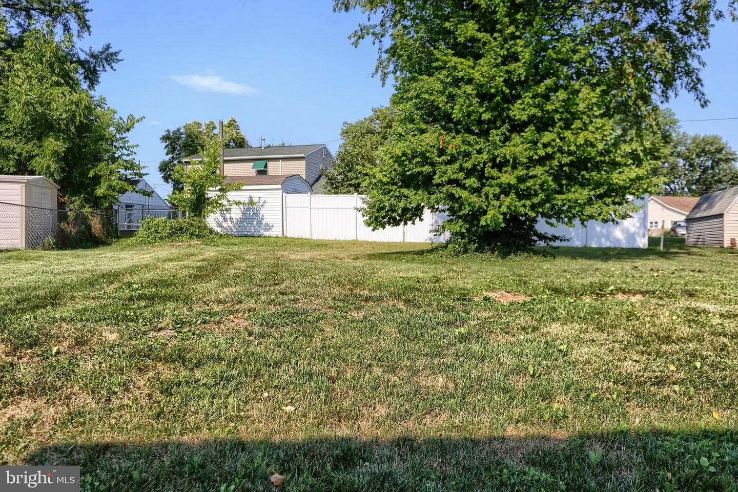 204 S Locust Street photo 29