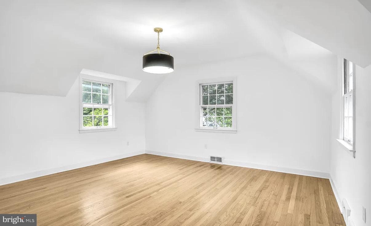 2821 Rathton Road photo 4