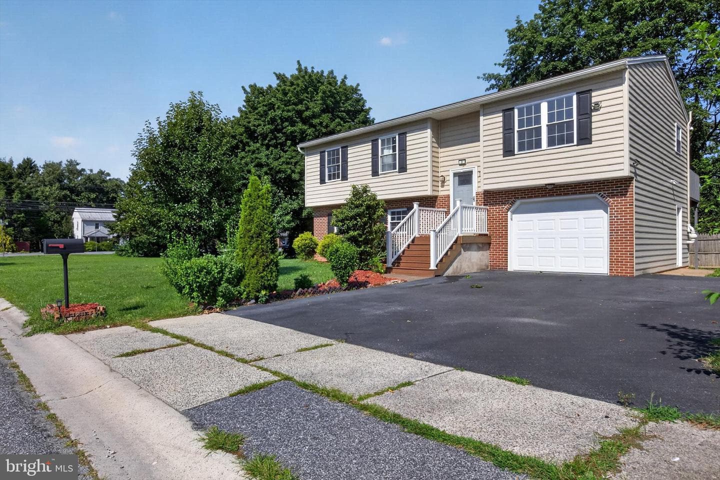 2 Raspberry Dr, Mechanicsburg