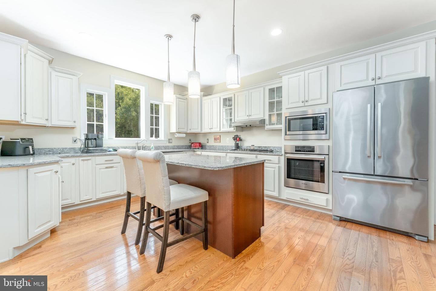 975 S Waterloo Road photo 16
