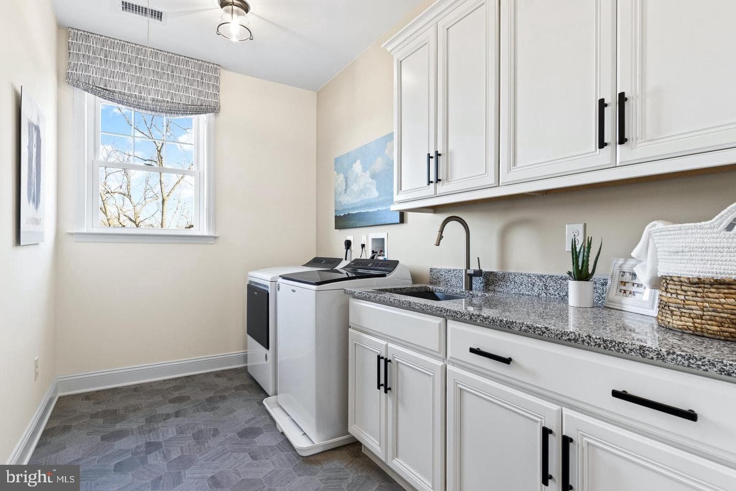 159 Lexington Manor photo 8