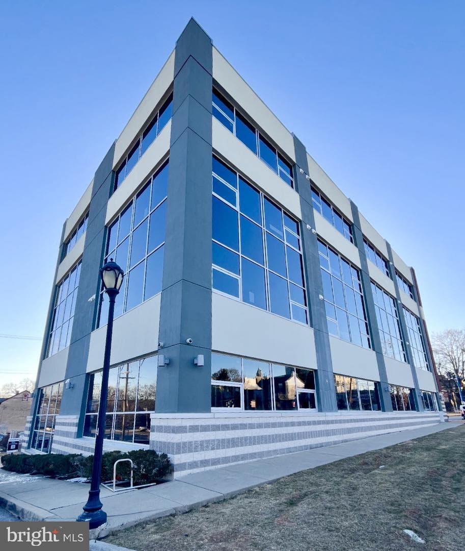 99 Bridge Street #307