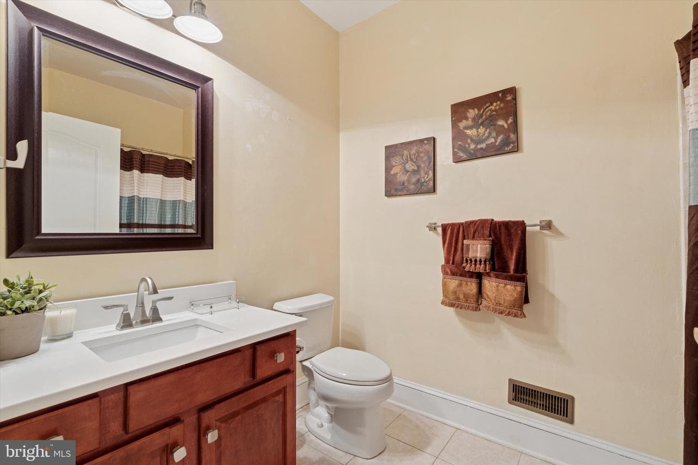 1653 Yardley Court photo 13