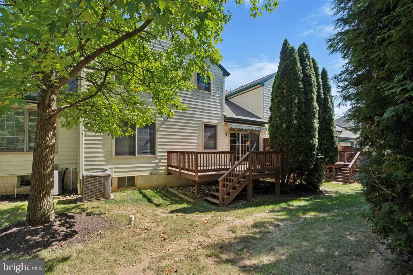 1653 Yardley Court photo 32
