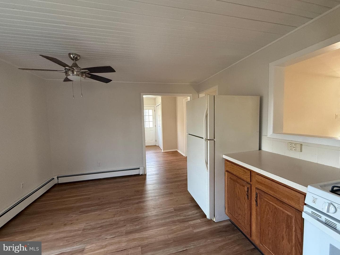 121 E Harmony Road photo 16
