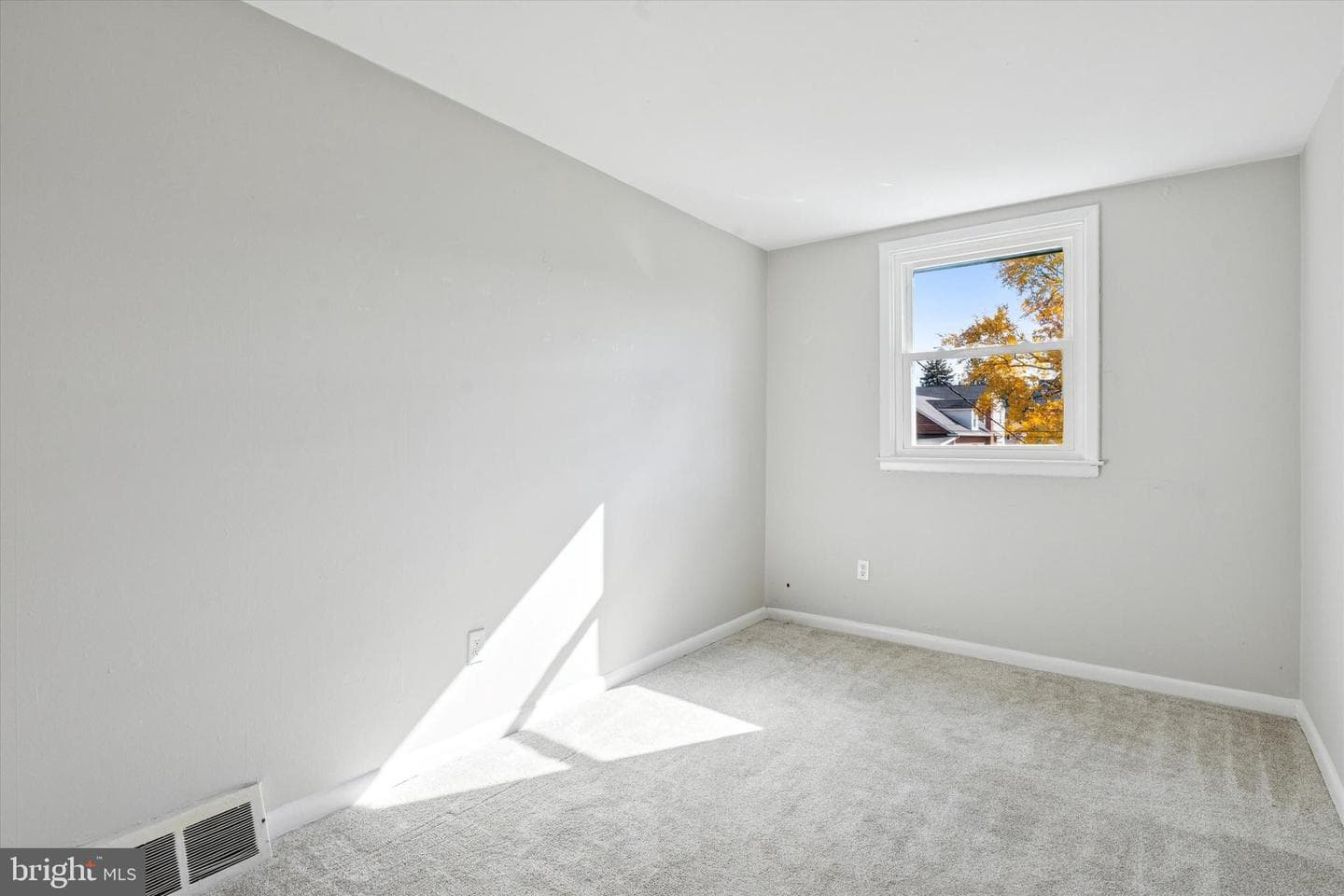 334 Mary Street photo 10