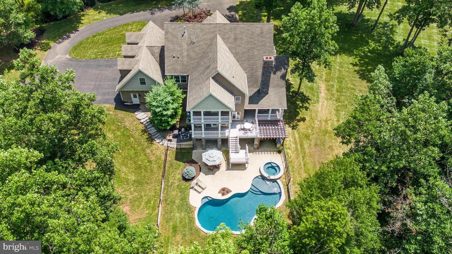1433 Shaner Drive photo 5