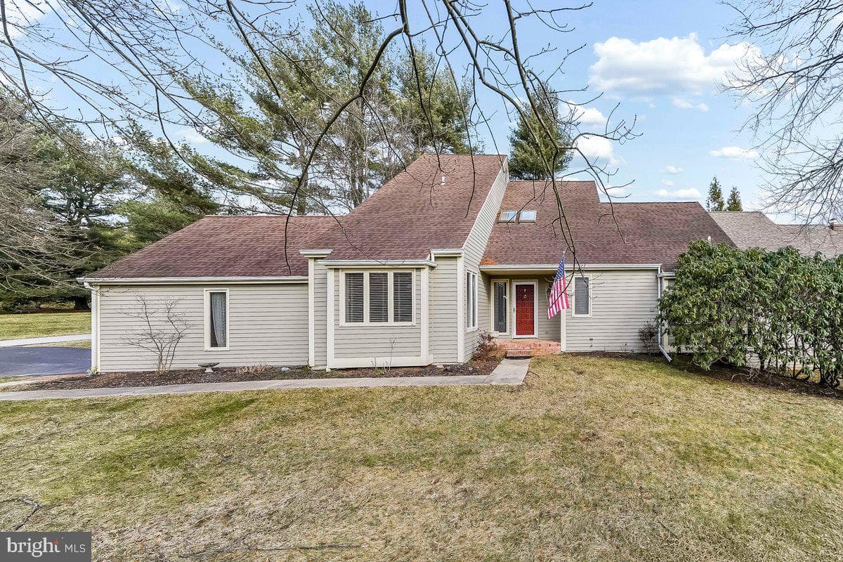 1112 Mews Lane photo 3