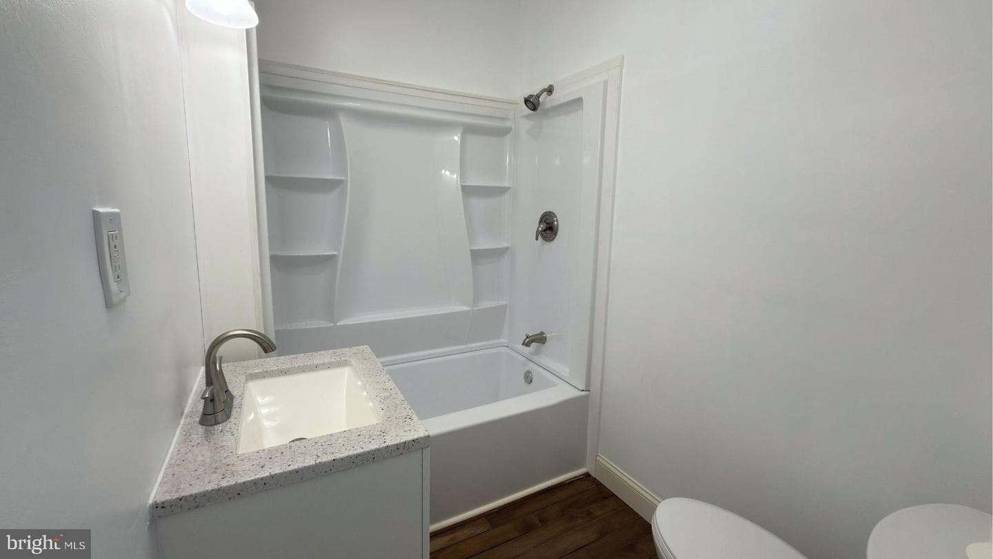 11 Newport Avenue photo 9