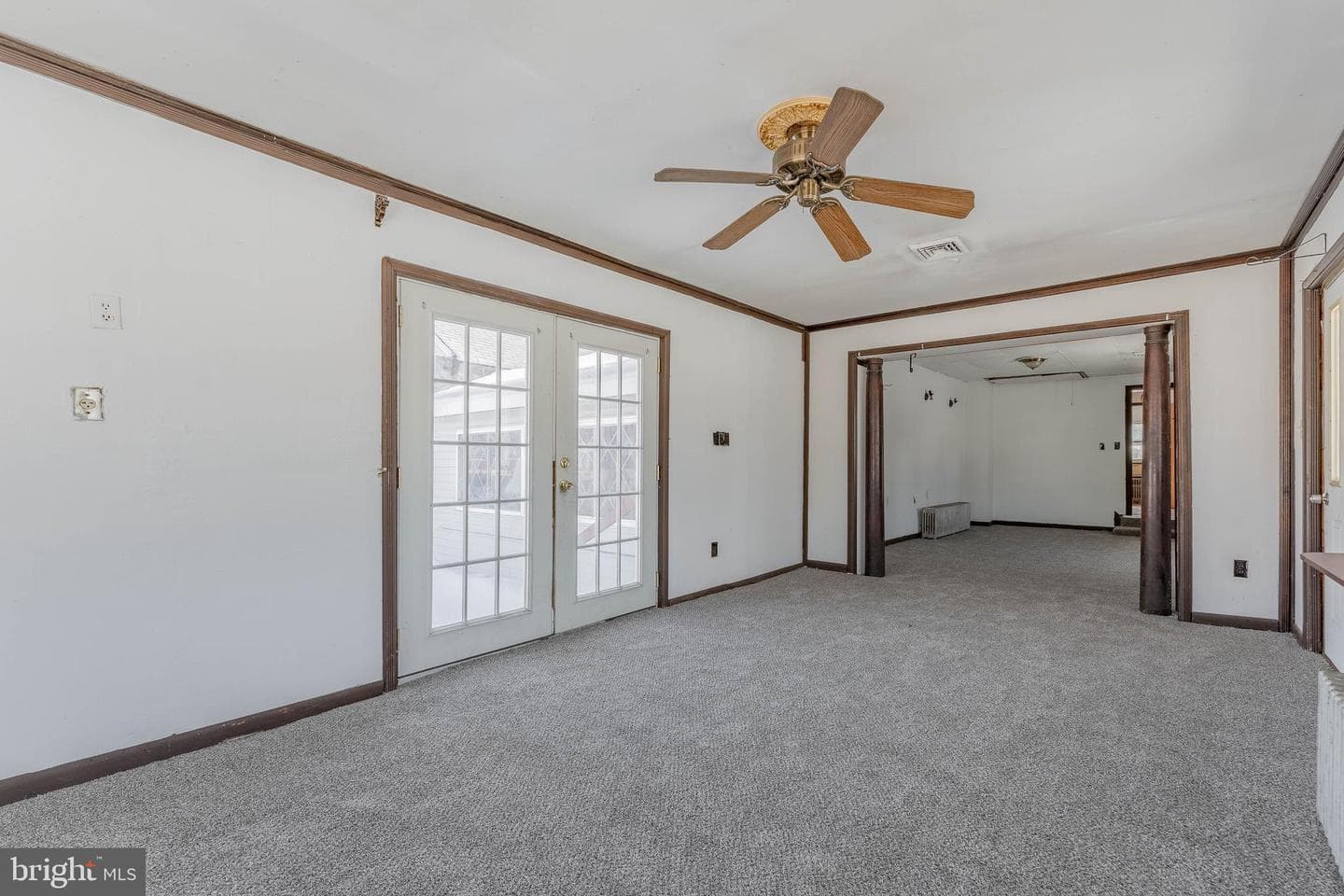 390 Mary St photo 12