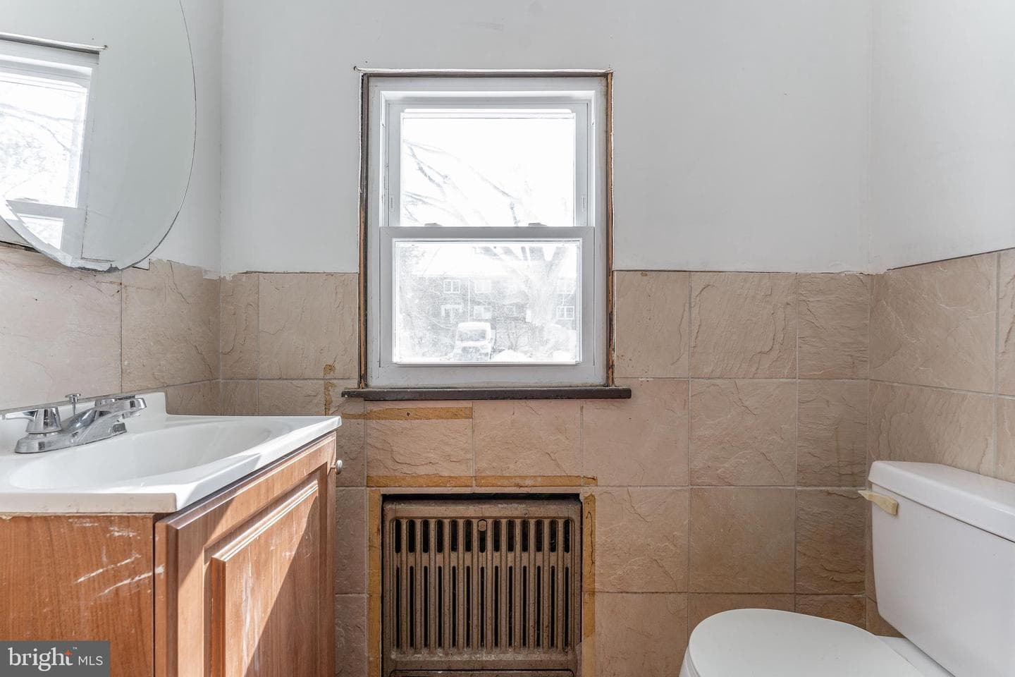 390 Mary St photo 14