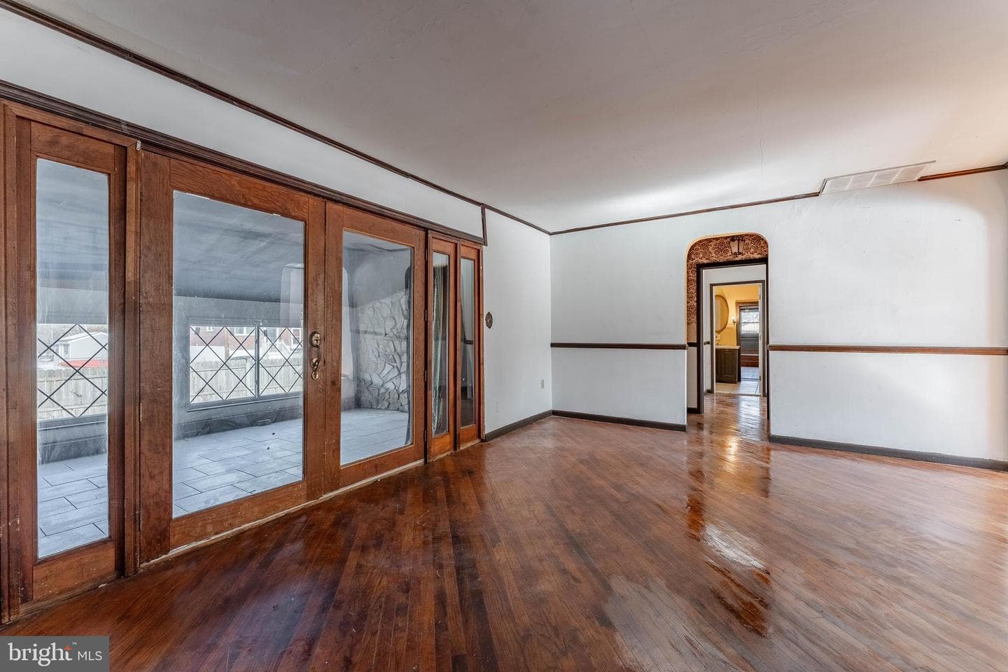 390 Mary St photo 26