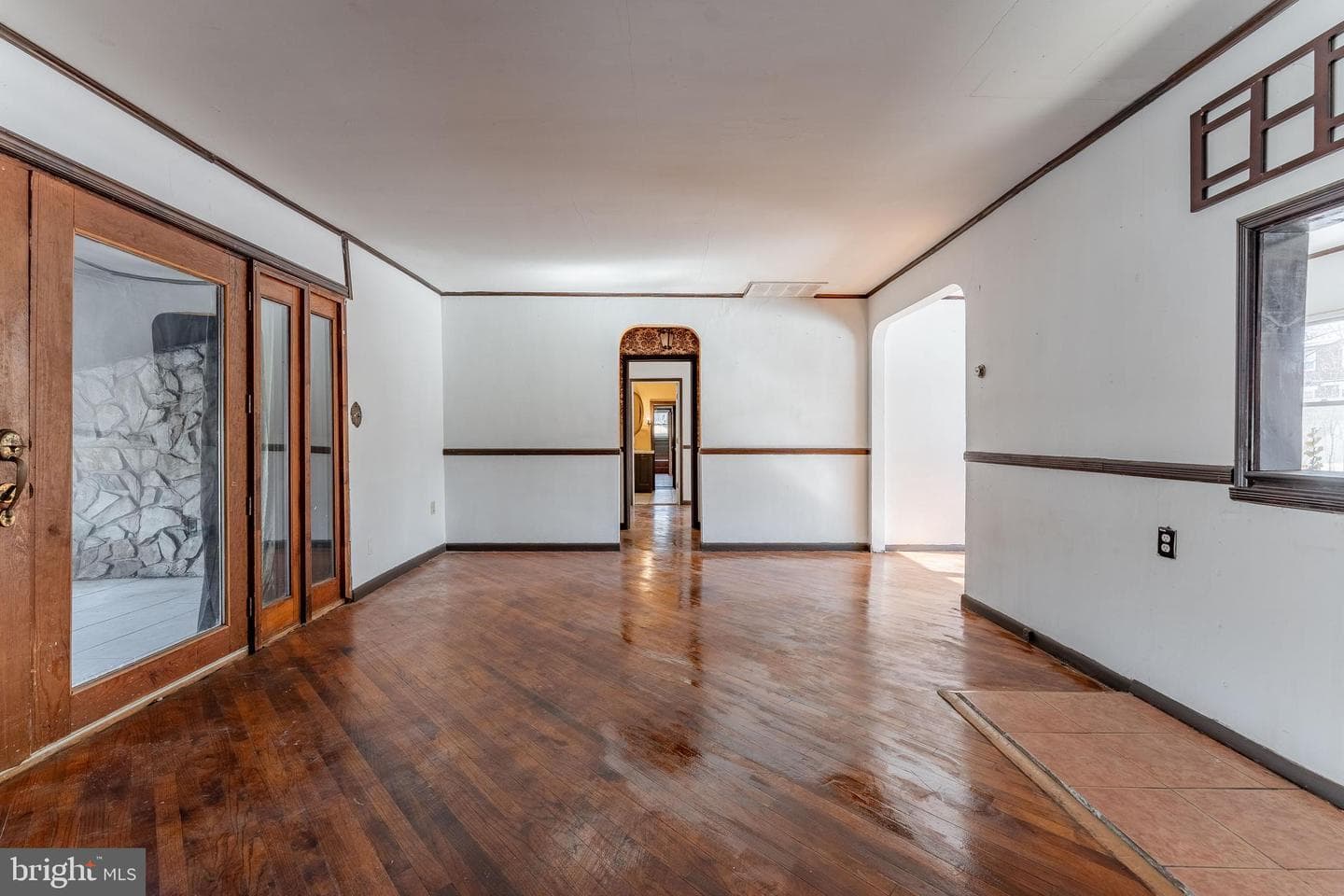 390 Mary St photo 27