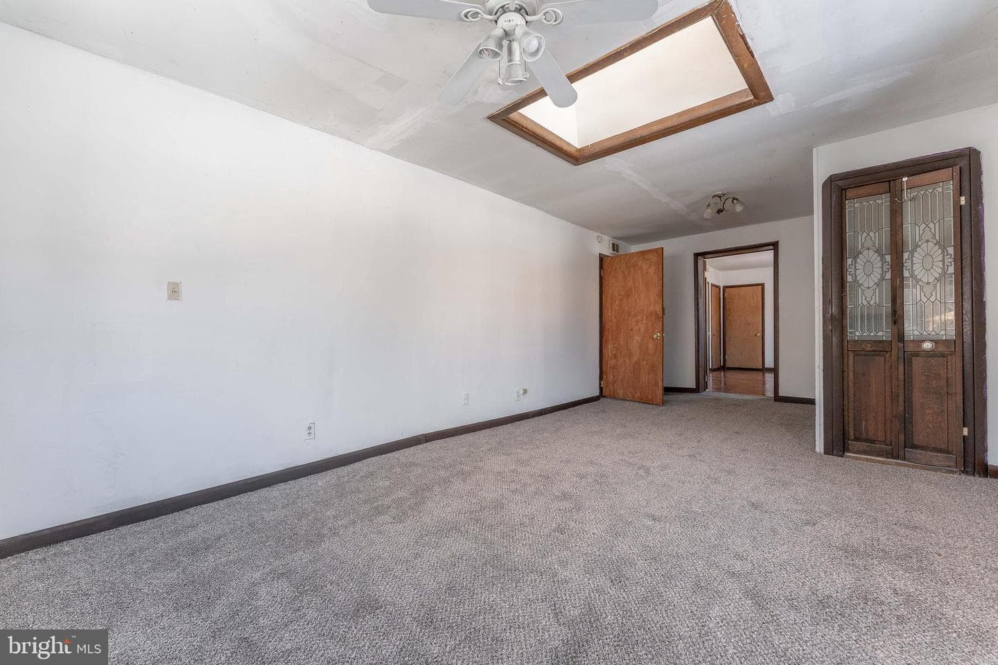 390 Mary St photo 34