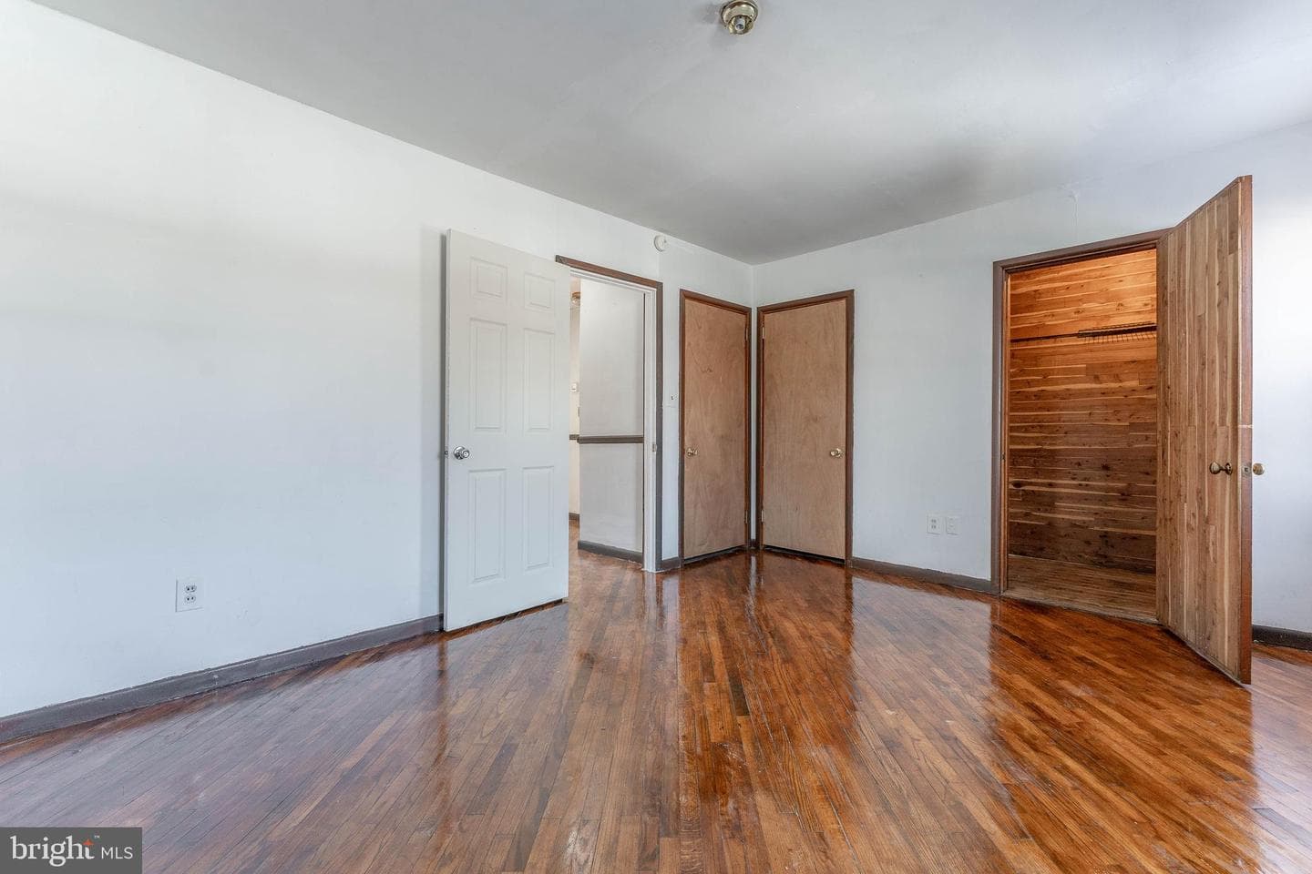 390 Mary St photo 36