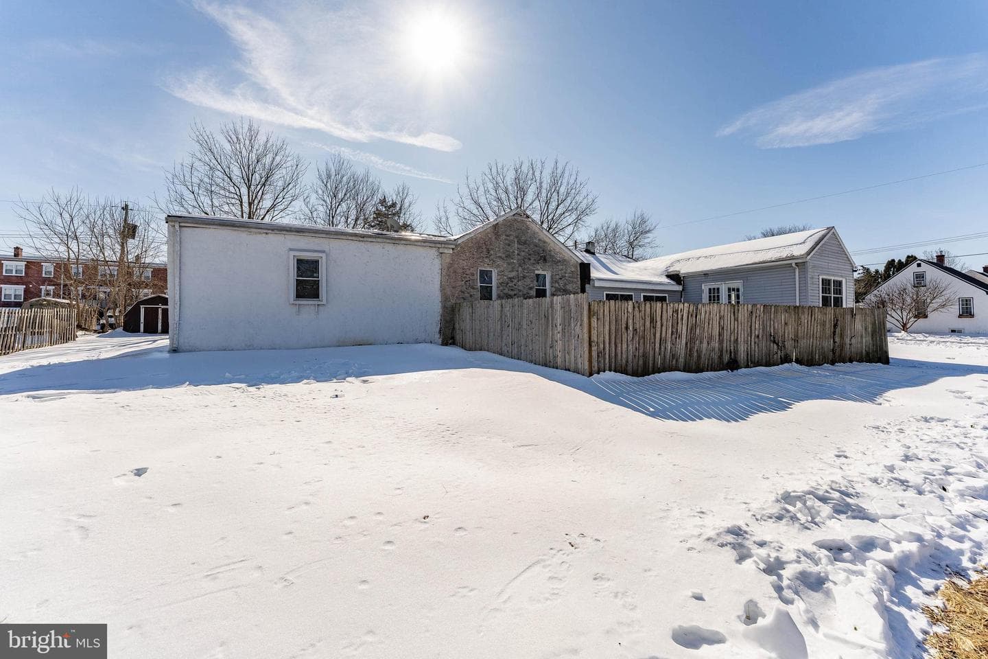 390 Mary St photo 4